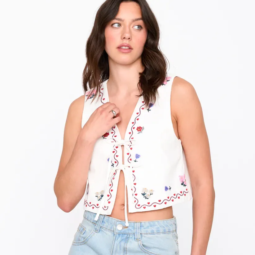 Chaleco 24Colours con bordados y lazos White