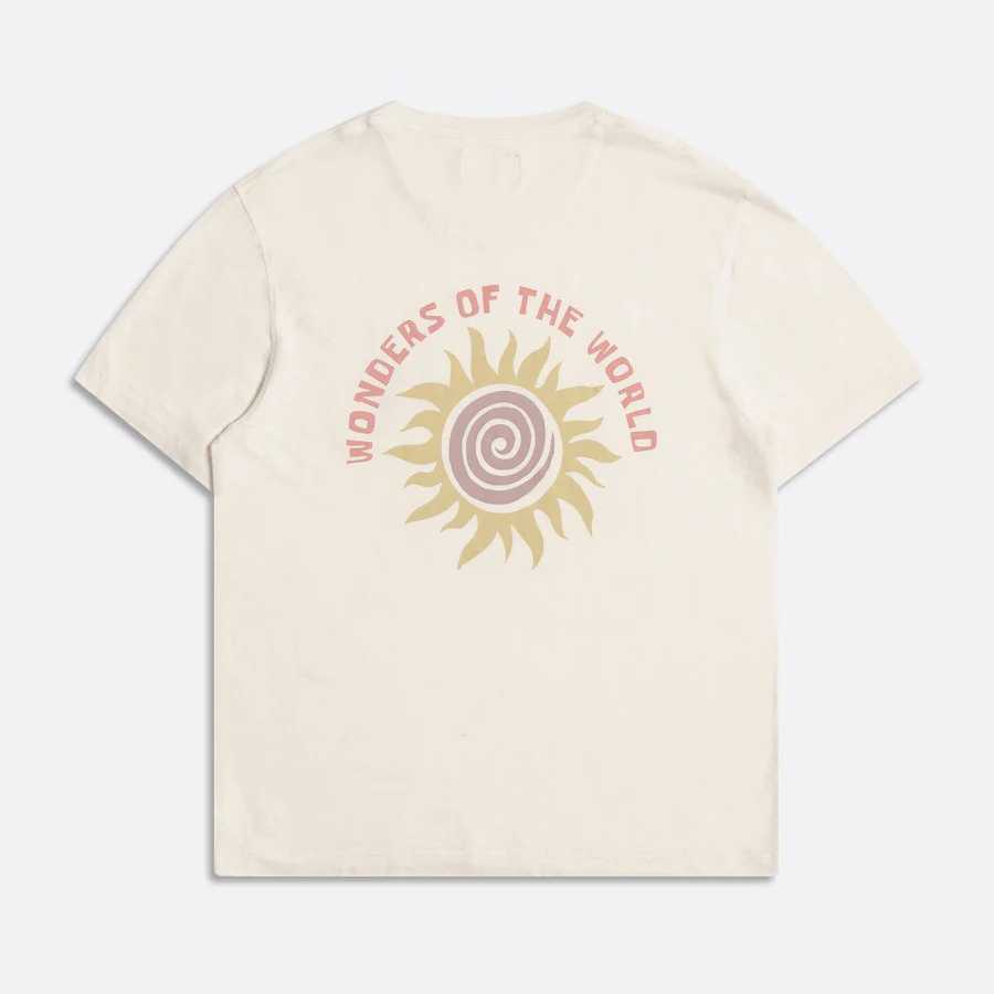 Camiseta Far Afield Graphic Wonders Sun Swirl Print White