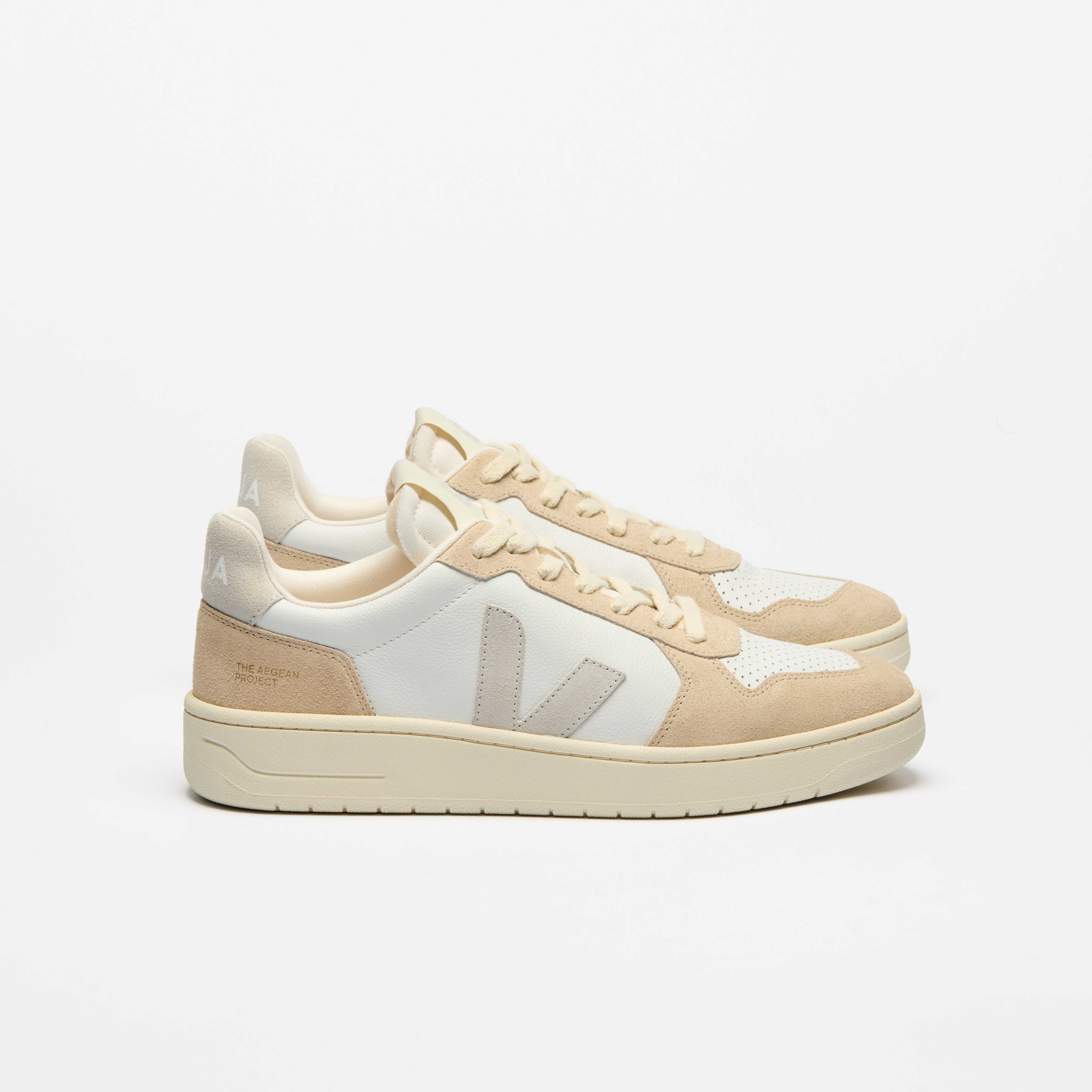 Zapatilla Veja V-82 White Natural Almond