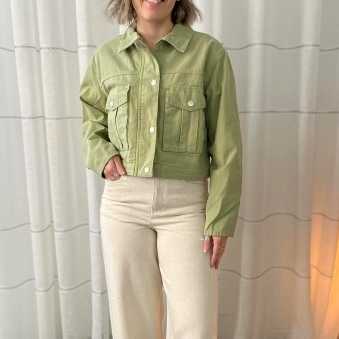 Cazadora Crop 24Colours en color Green