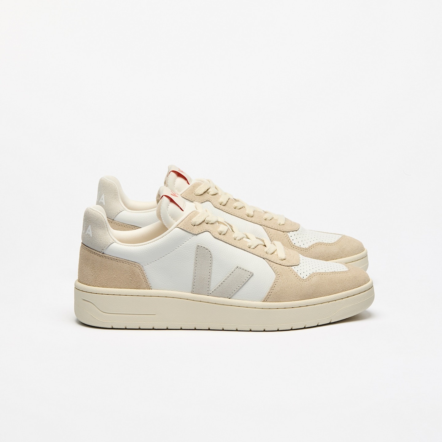 Zapatilla Veja V-82 White Natural Almond