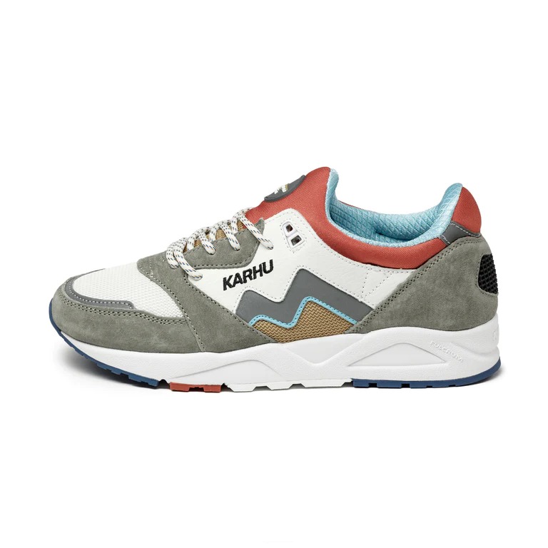 Zapatilla Karhu Aria 95 Abbey Stone Silver